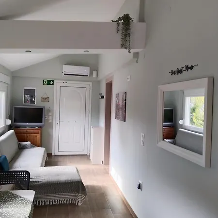 Io's Semesterbostad Ofrínion